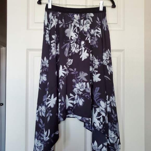 Bcbgmaxzaria skirt - Picture 1 of 7